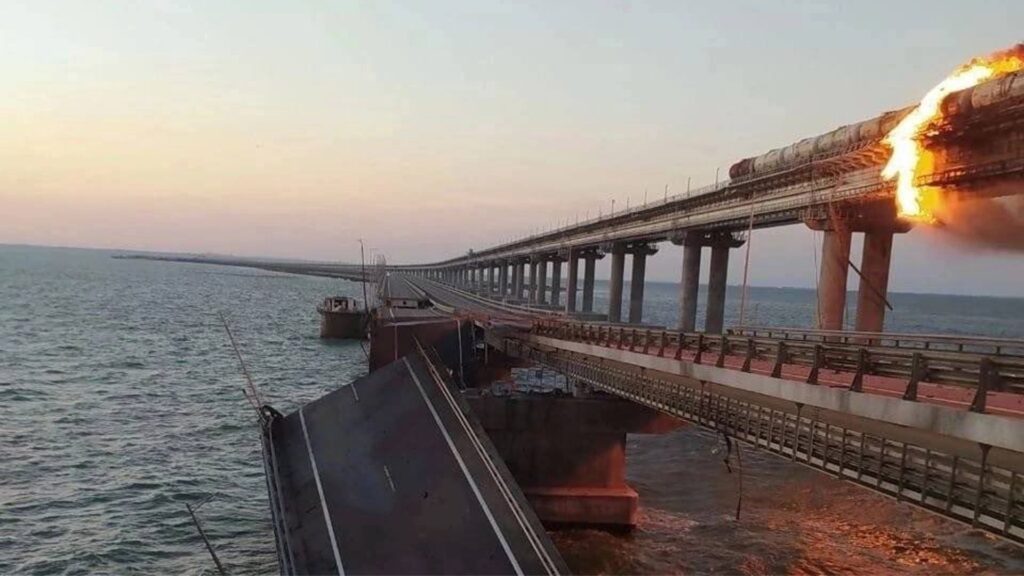 Έκρηξη στη γέφυρα της Κριμαίας - Στόχος στρατηγικής σημασίας για την Ρωσία
